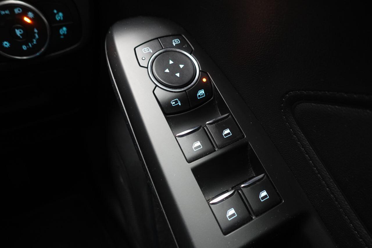 Ford Focus - Image 48