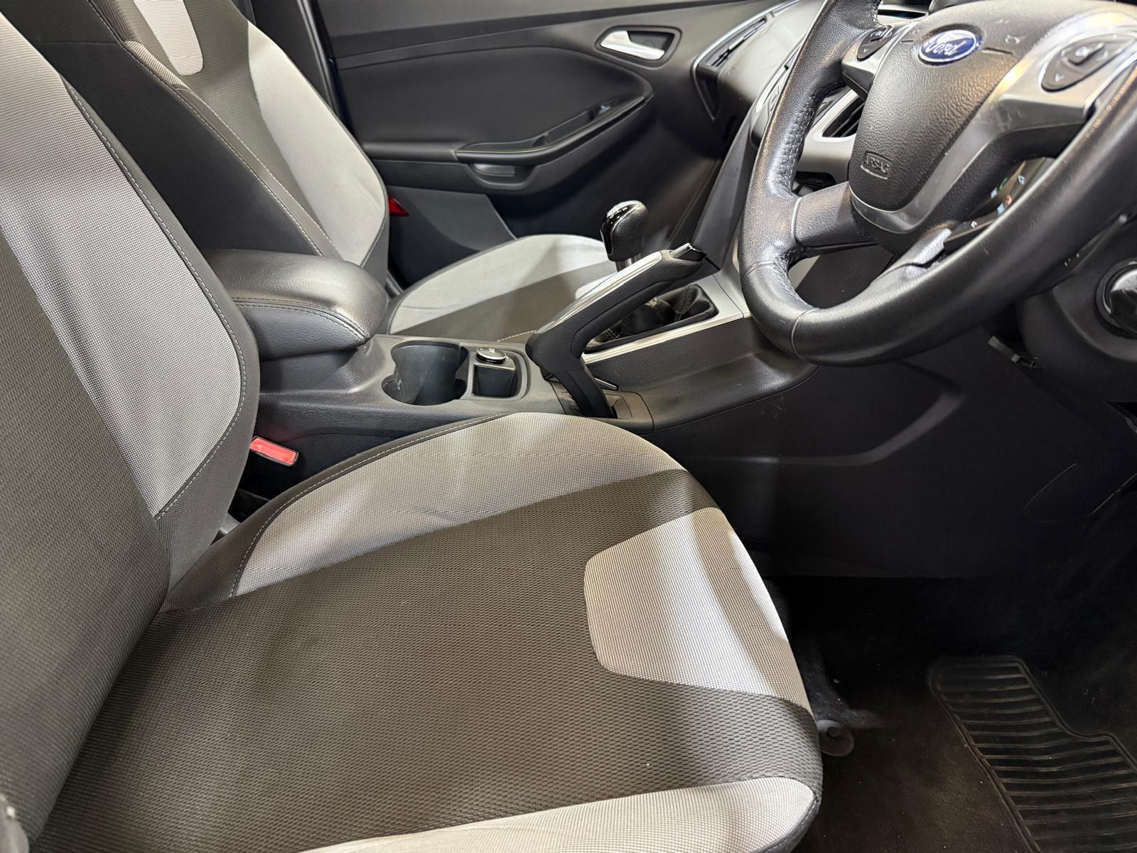 Ford Focus - Image 23