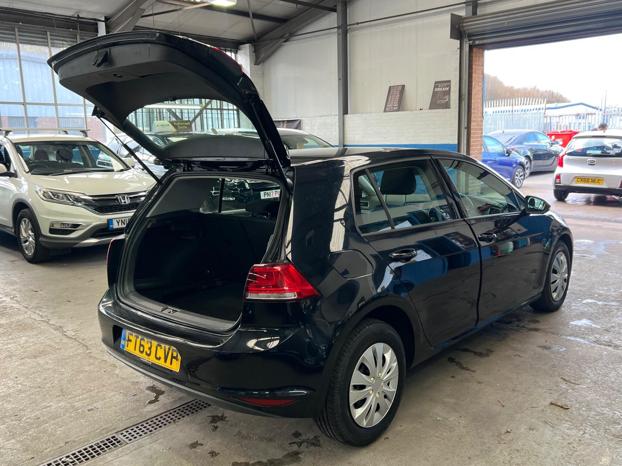 Volkswagen Golf - Image 22