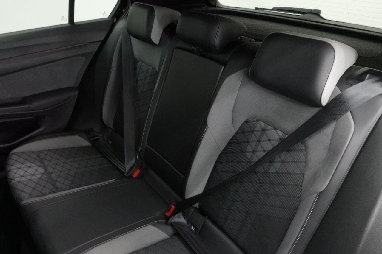 Volkswagen Golf - Image 12