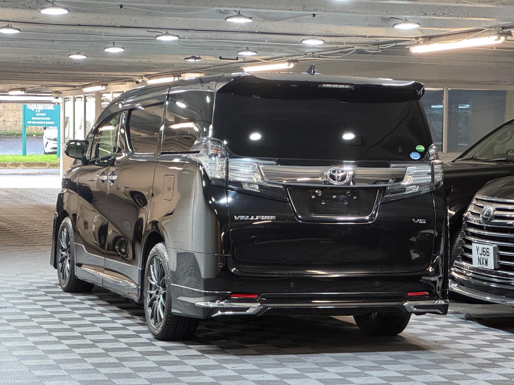 Toyota Vellfire - Image 3
