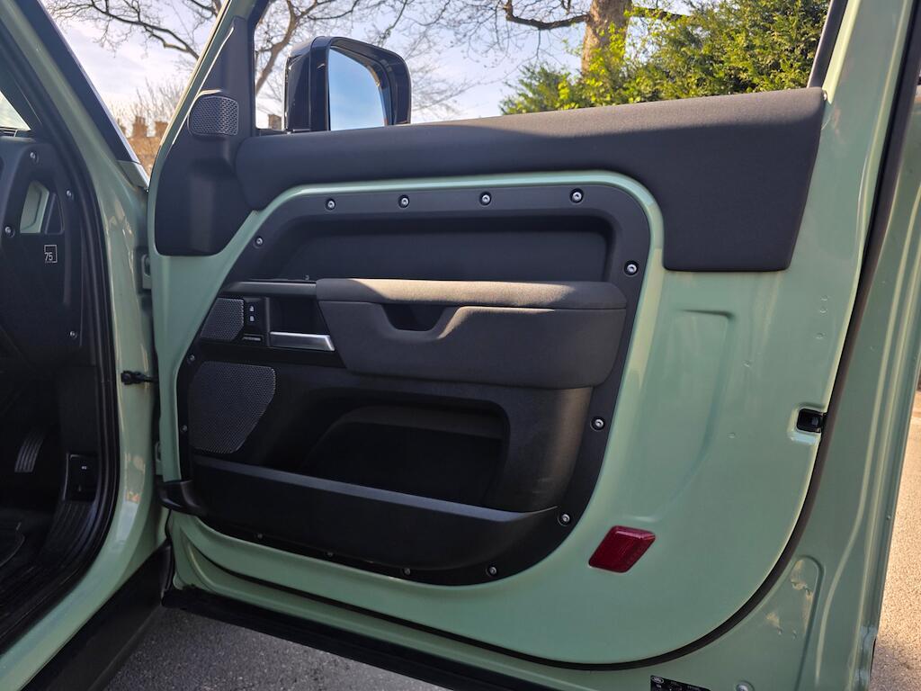 Land Rover Defender 90 - Image 29