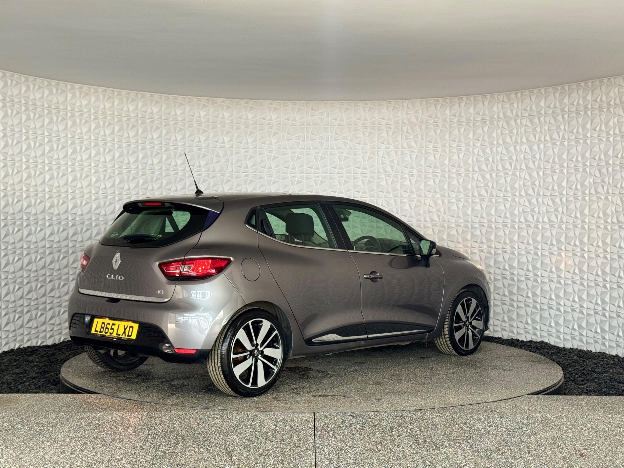 Renault Clio - Image 12