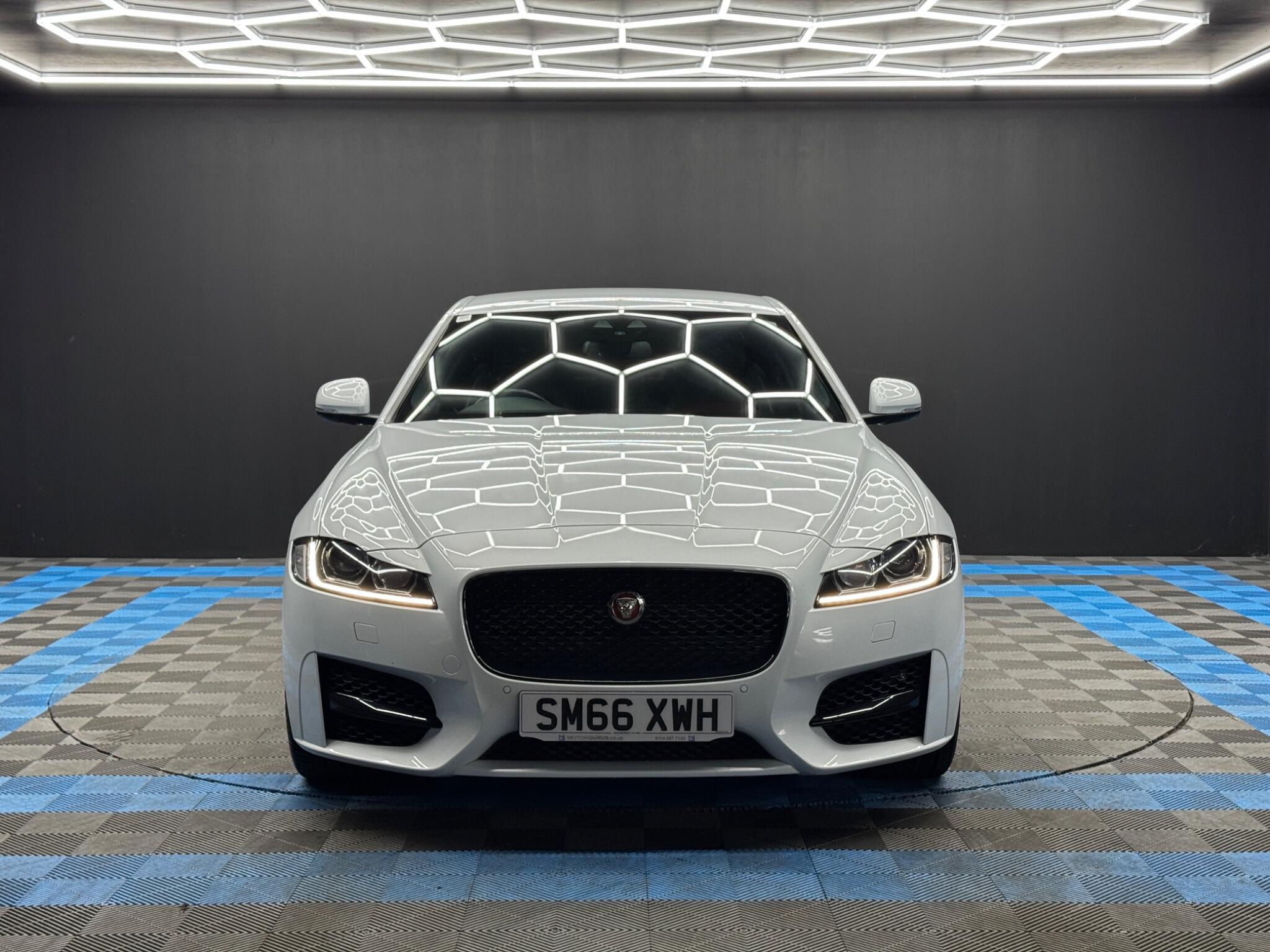 Jaguar XF - Image 2