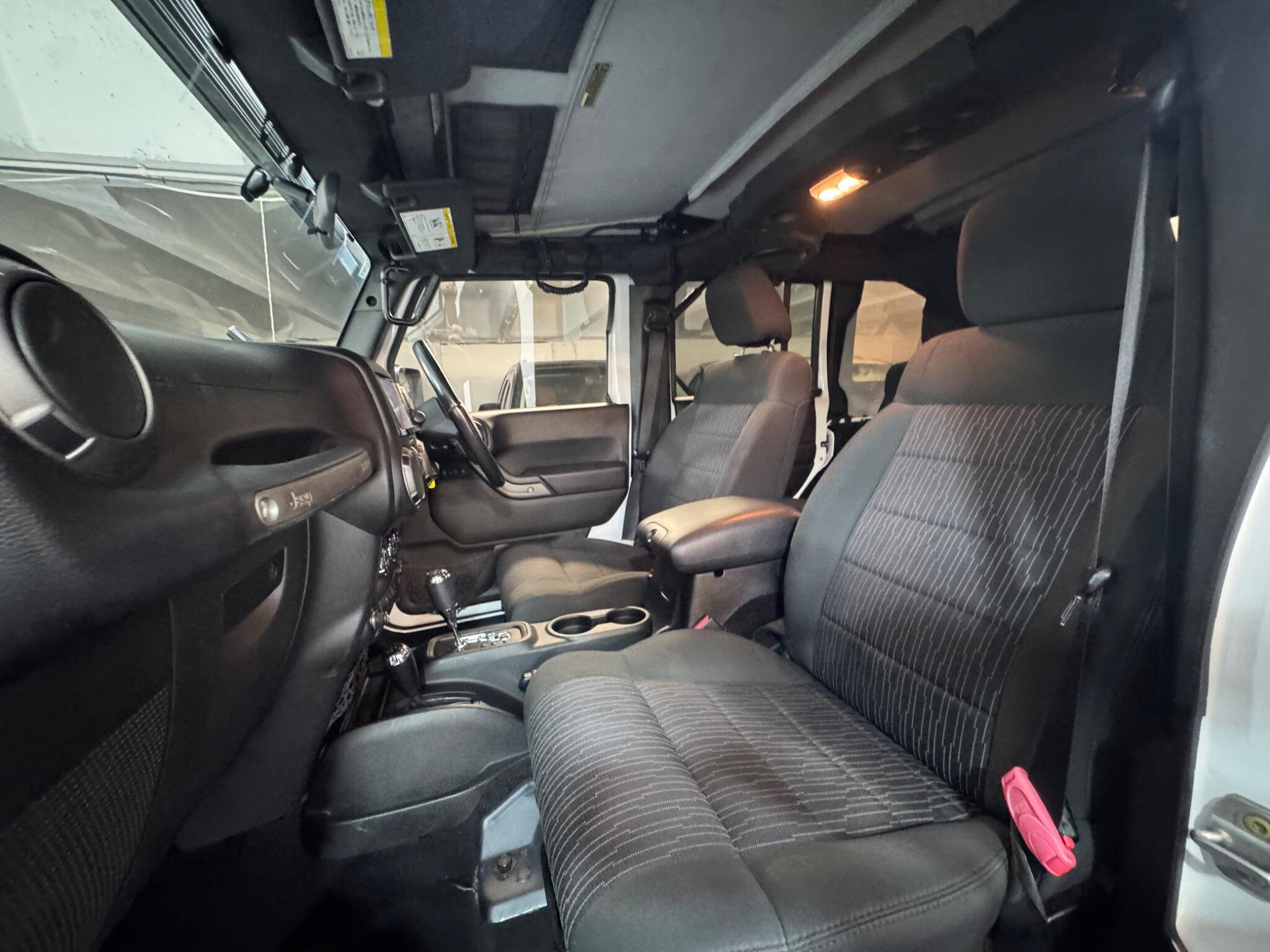 Jeep Wrangler - Image 11