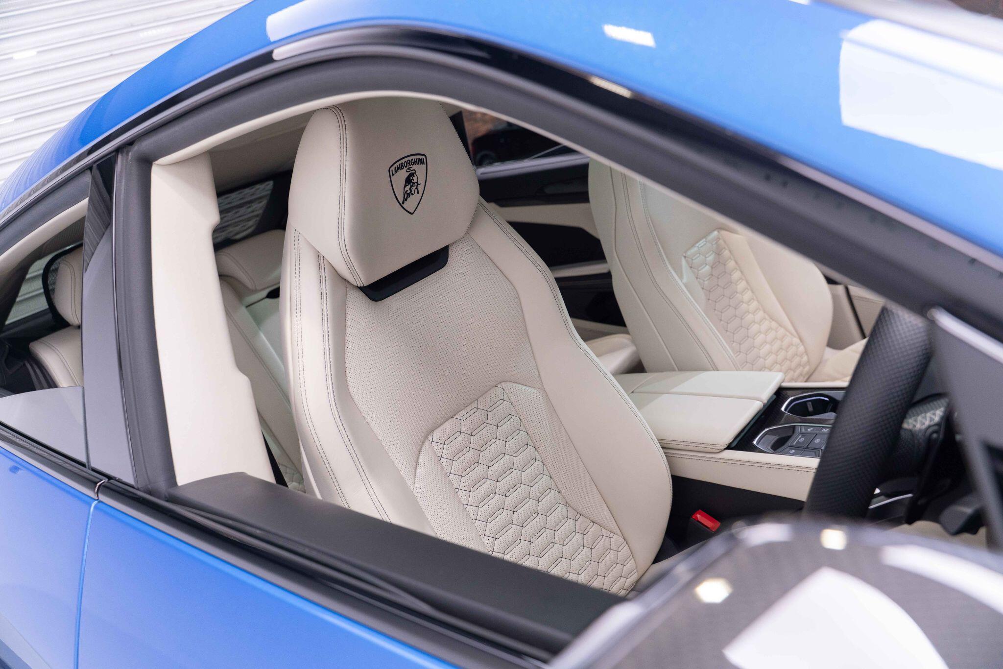 Lamborghini Urus - Image 23