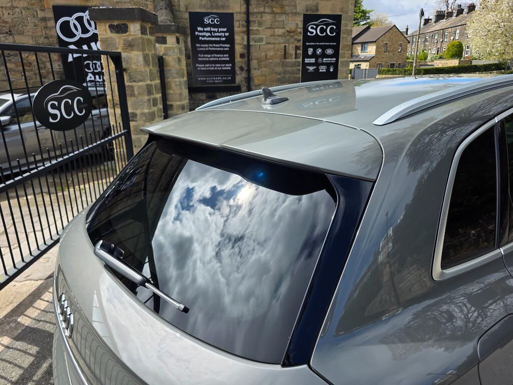 Audi SQ5 - Image 19