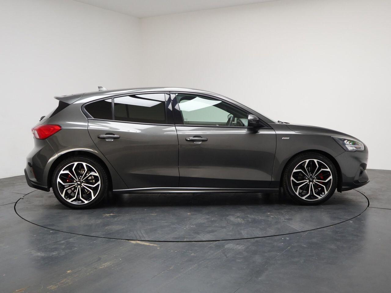 Ford Focus - Image 14