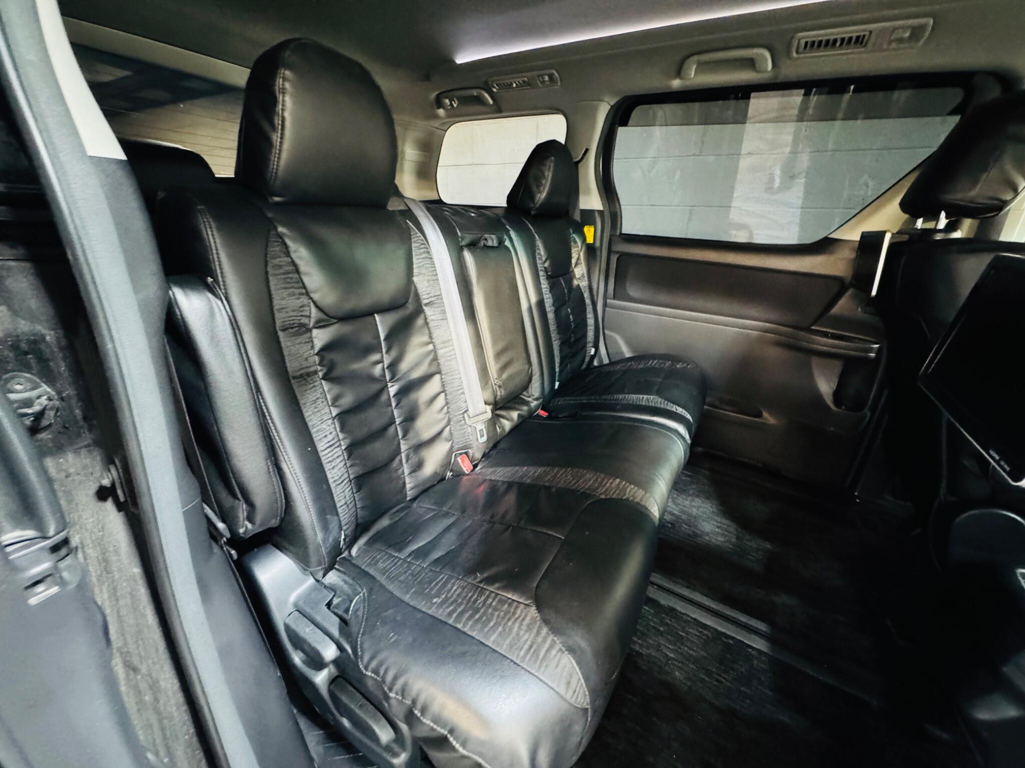 Toyota Vellfire - Image 12