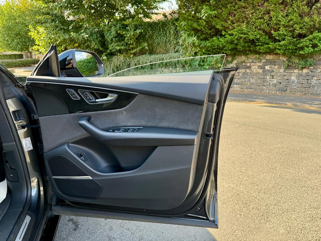 Audi Q8 - Image 20