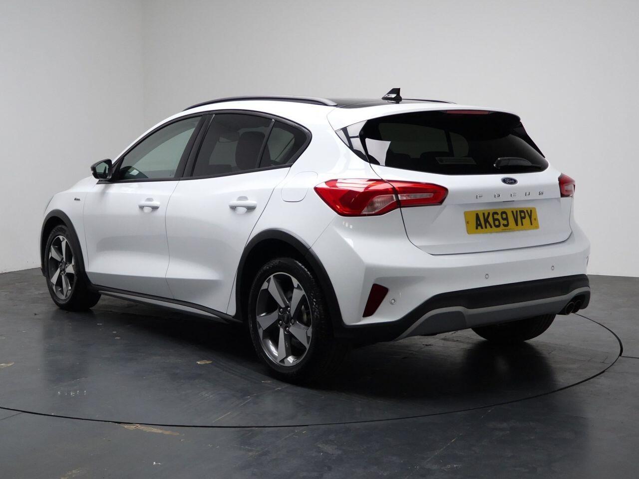 Ford Focus - Image 10