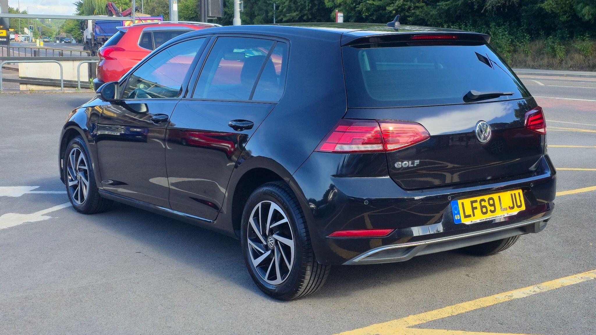 Volkswagen Golf - Image 11