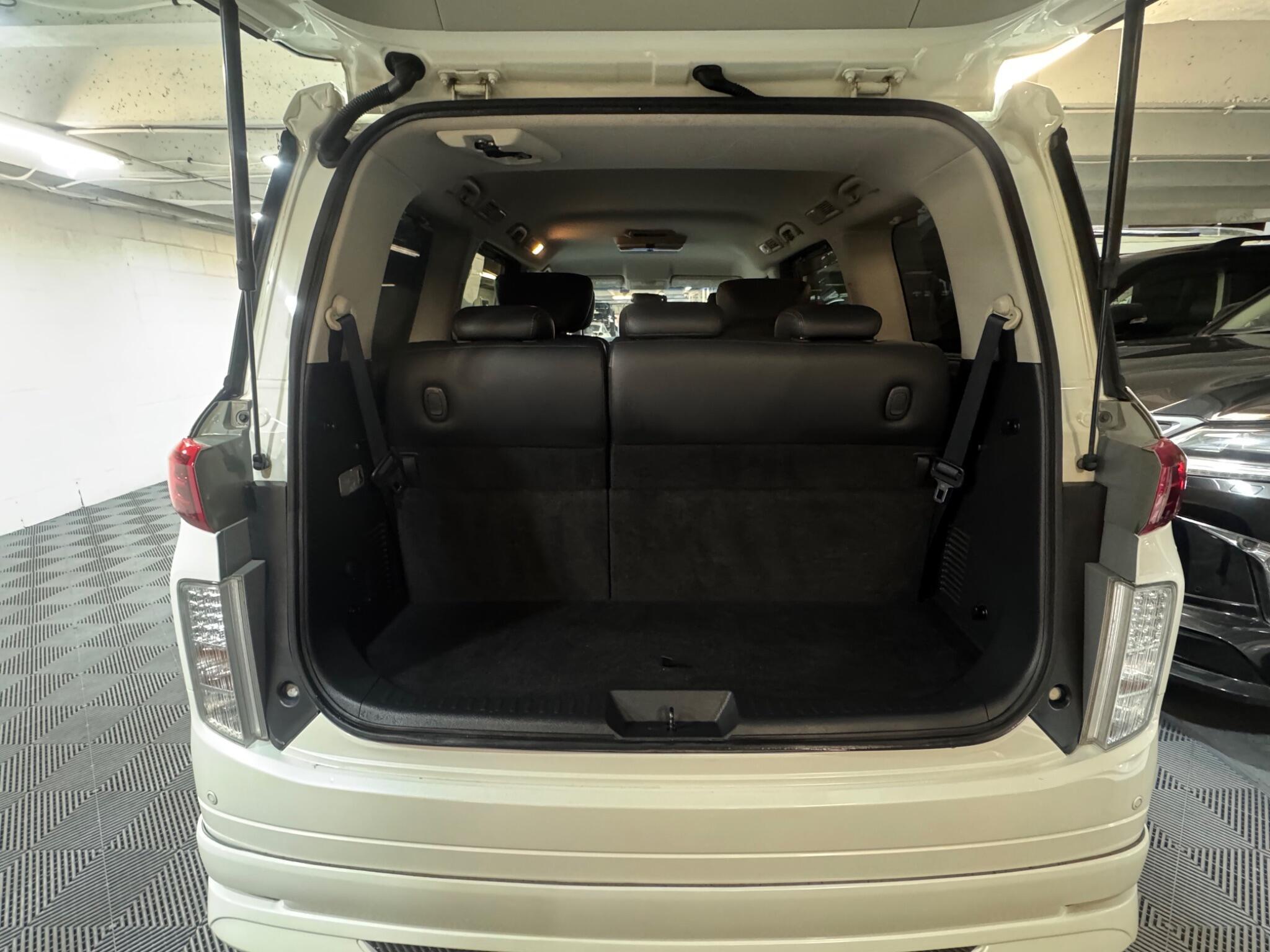 Nissan Elgrand - Image 15