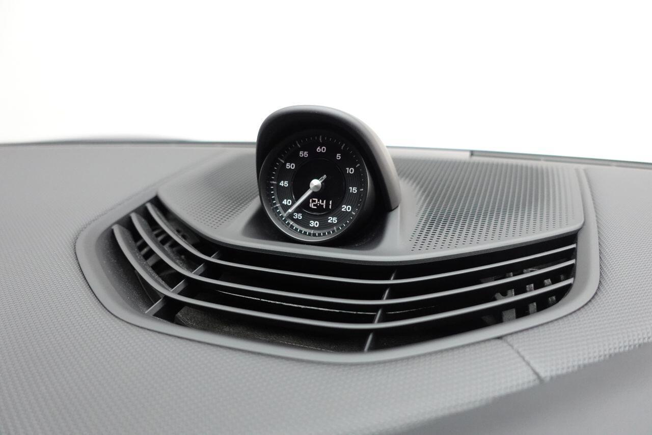 Porsche Taycan - Image 20