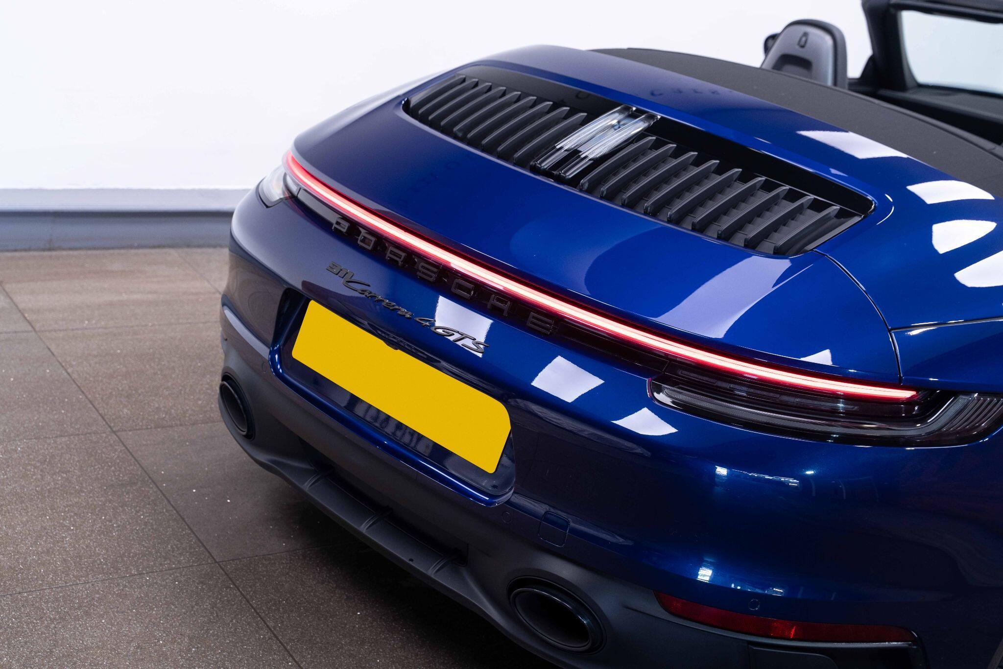 Porsche 911 - Image 9