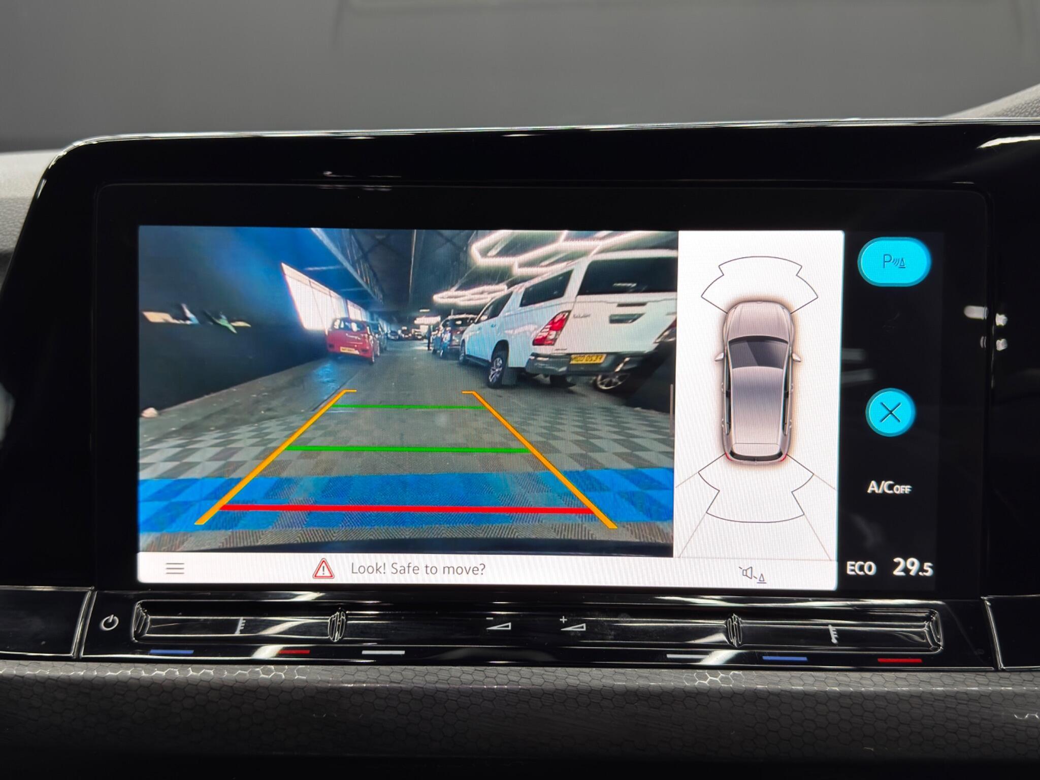 Volkswagen Golf - Image 35