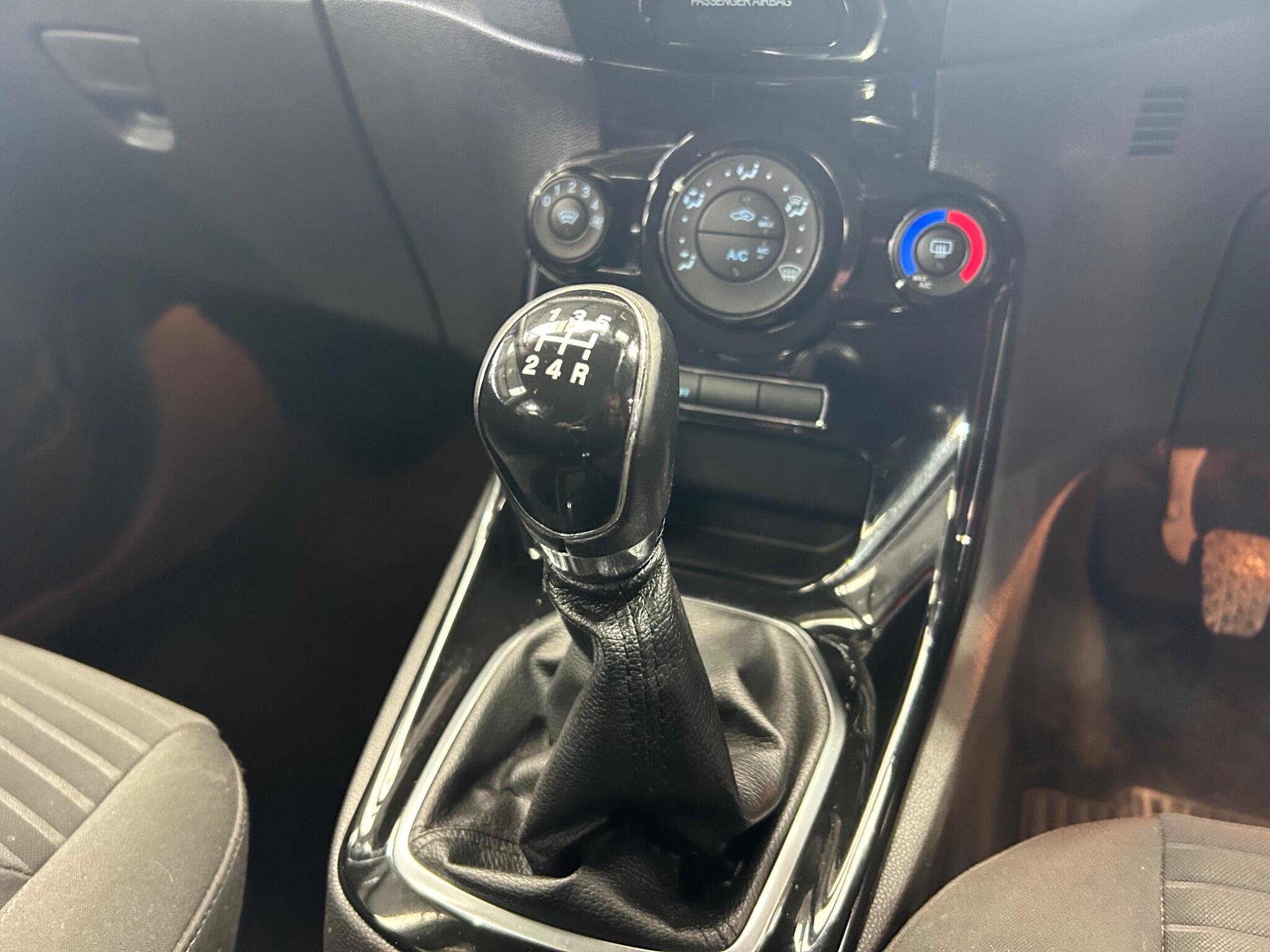 Ford Fiesta - Image 13