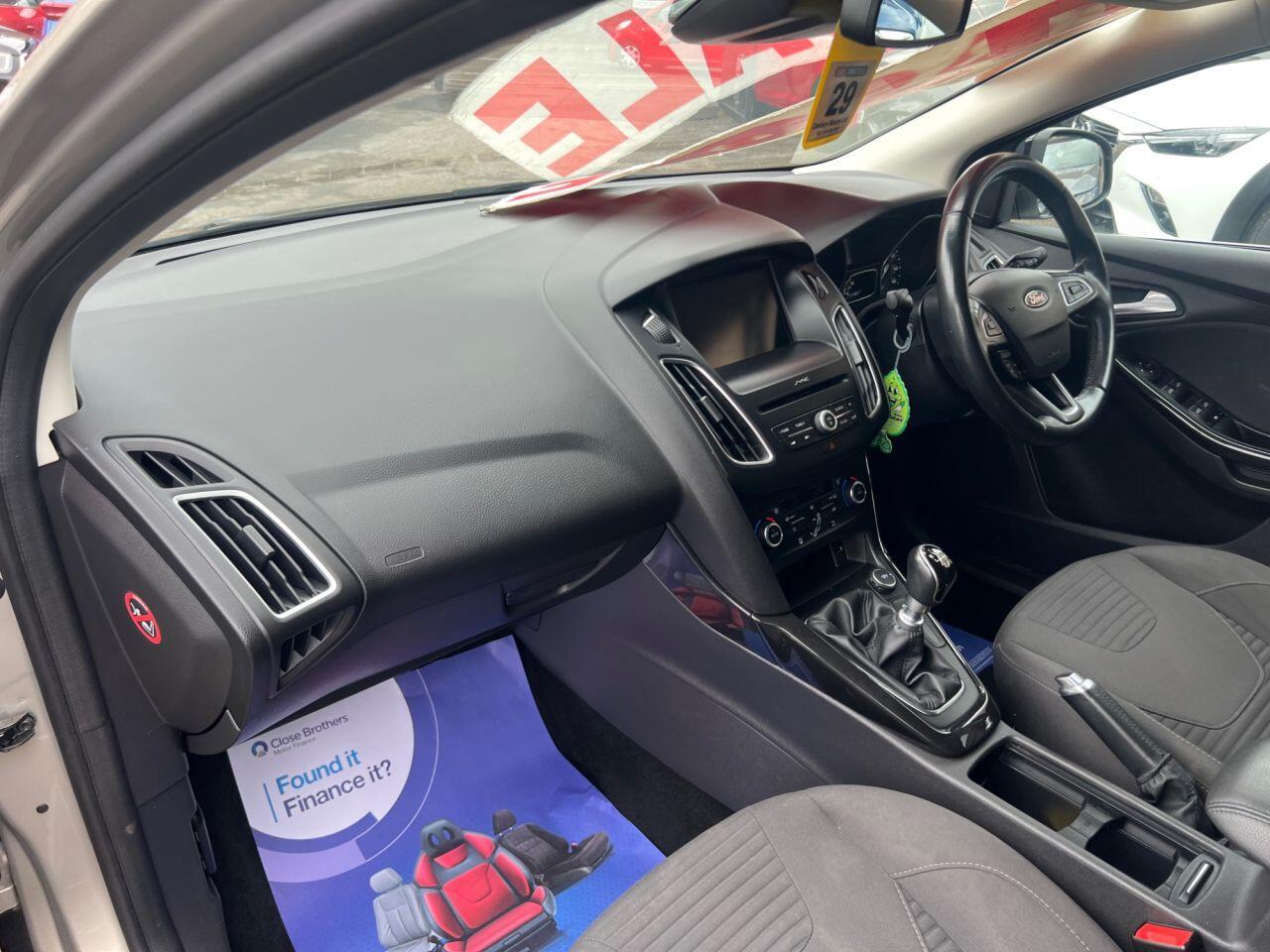 Ford Focus - Image 17