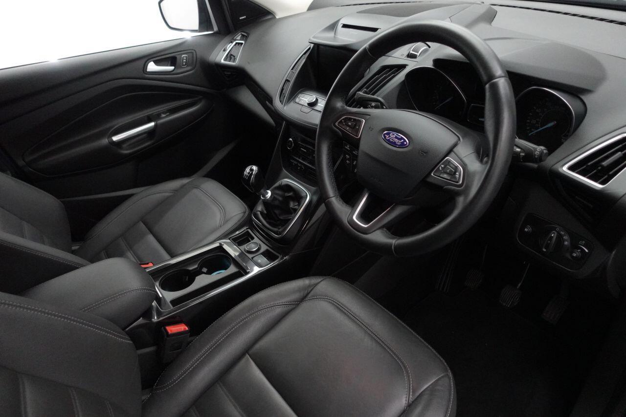 Ford Kuga - Image 18