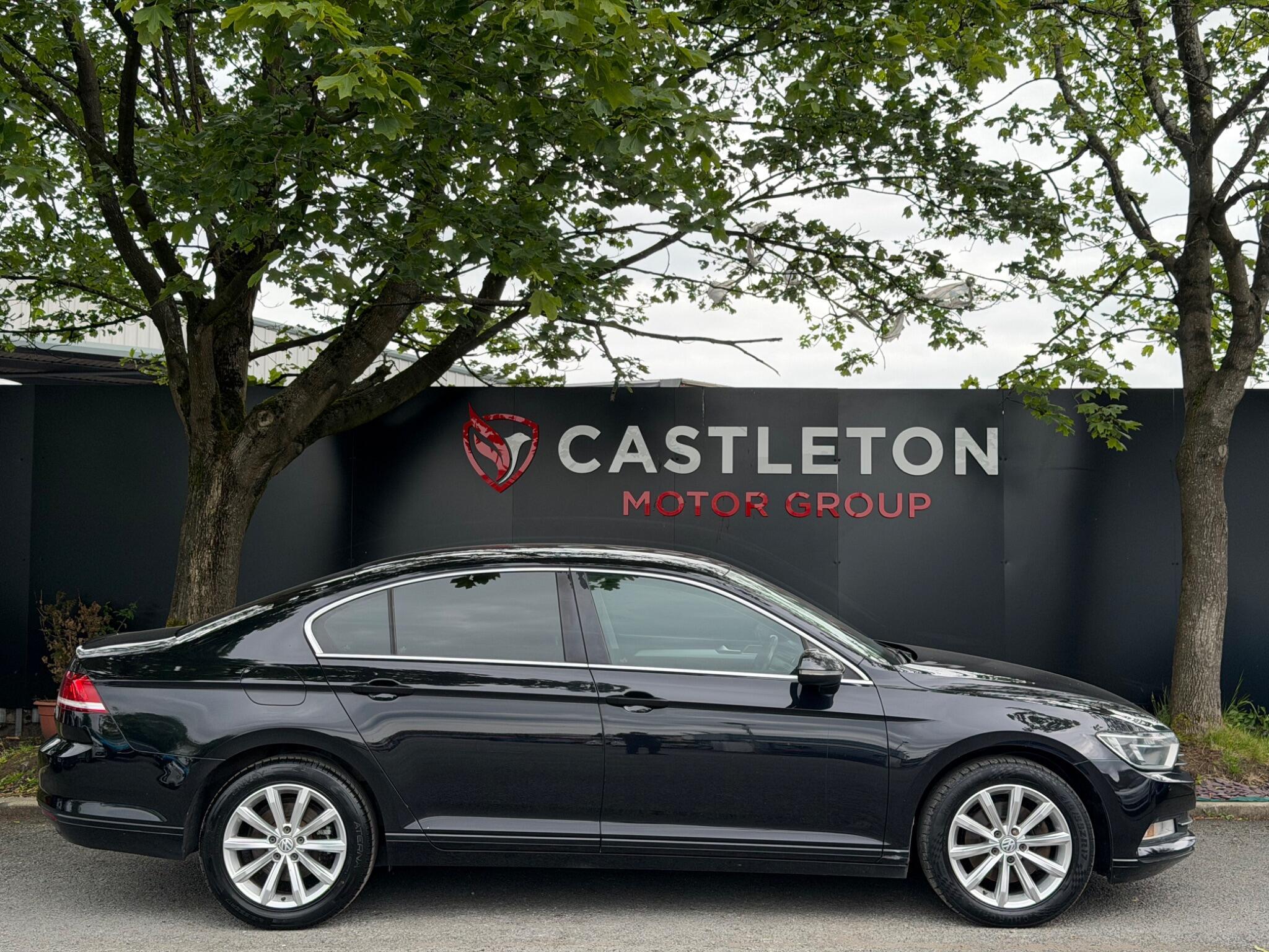 Volkswagen Passat - Image 14