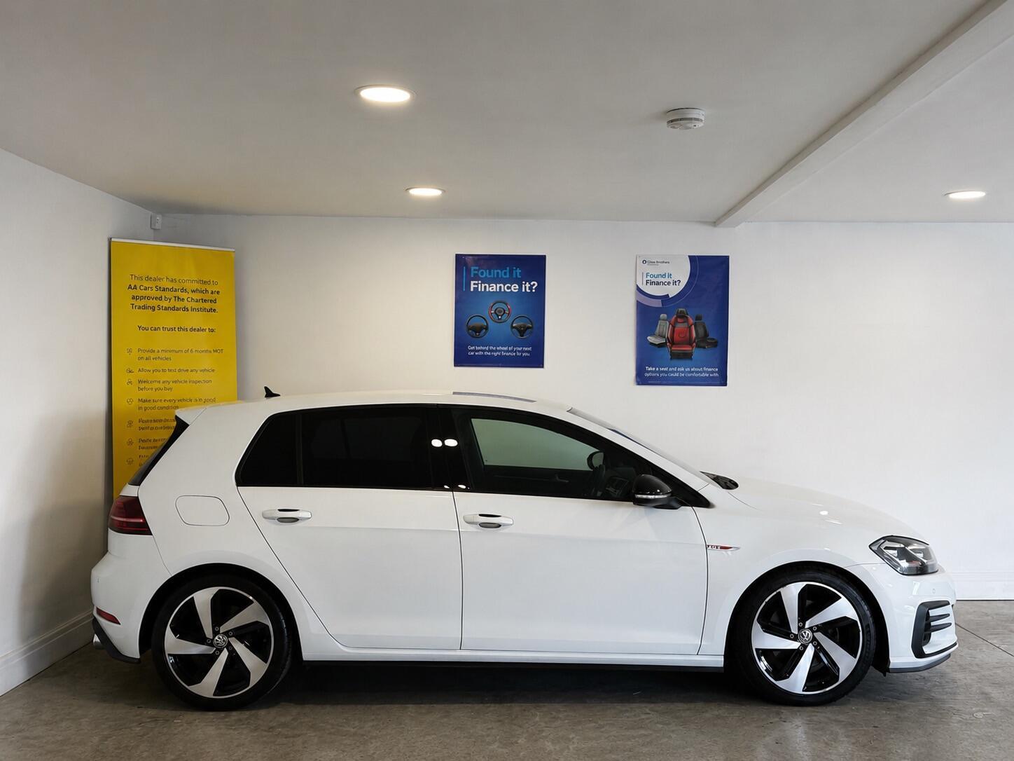 Volkswagen Golf - Image 7