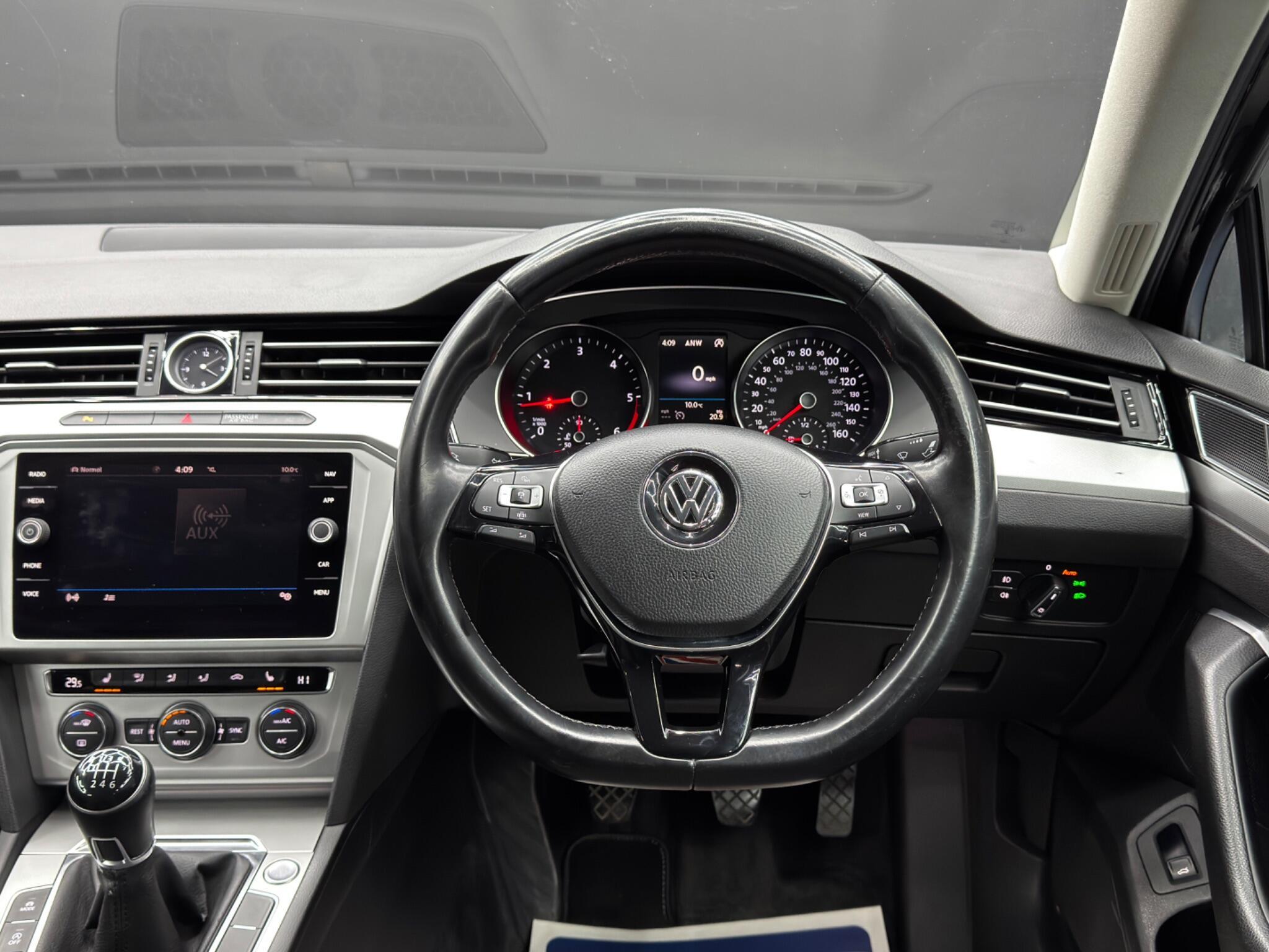 Volkswagen Passat - Image 18