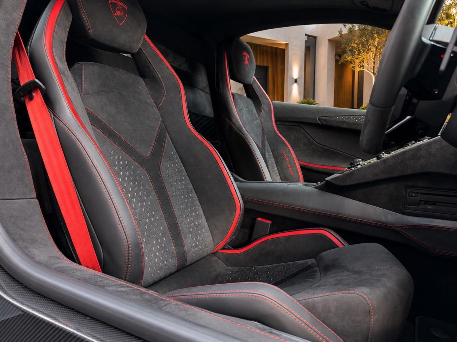Lamborghini Aventador - Image 7