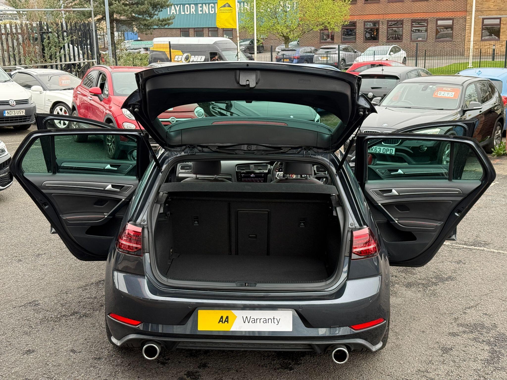 Volkswagen Golf - Image 24