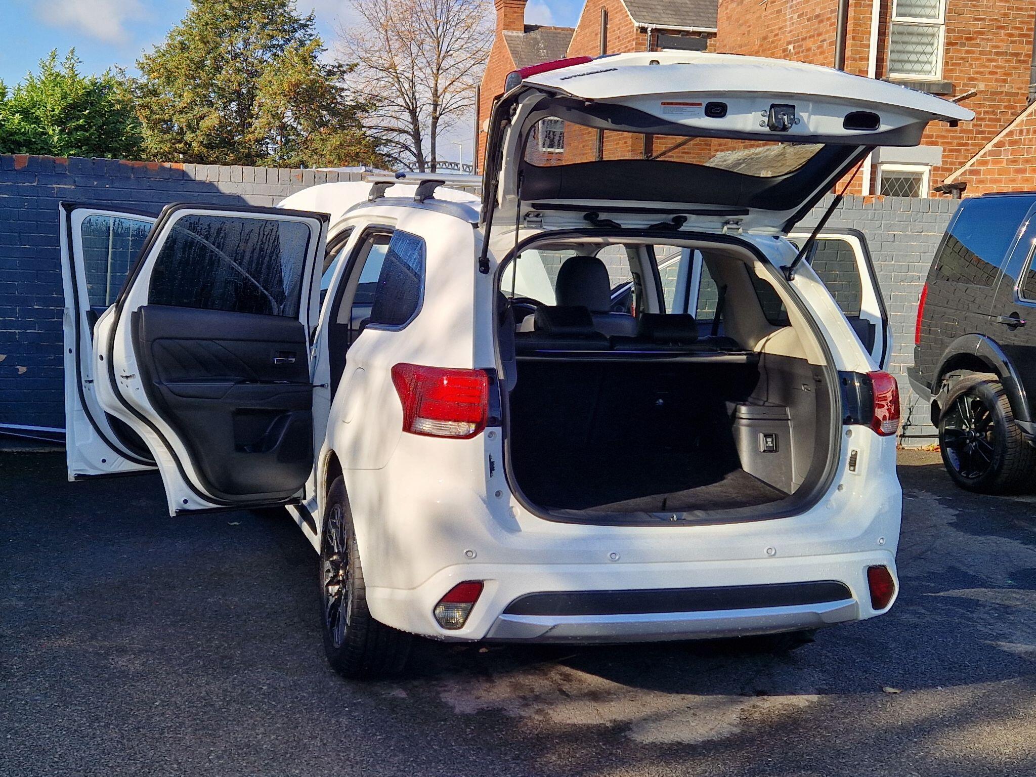 Mitsubishi Outlander - Image 19