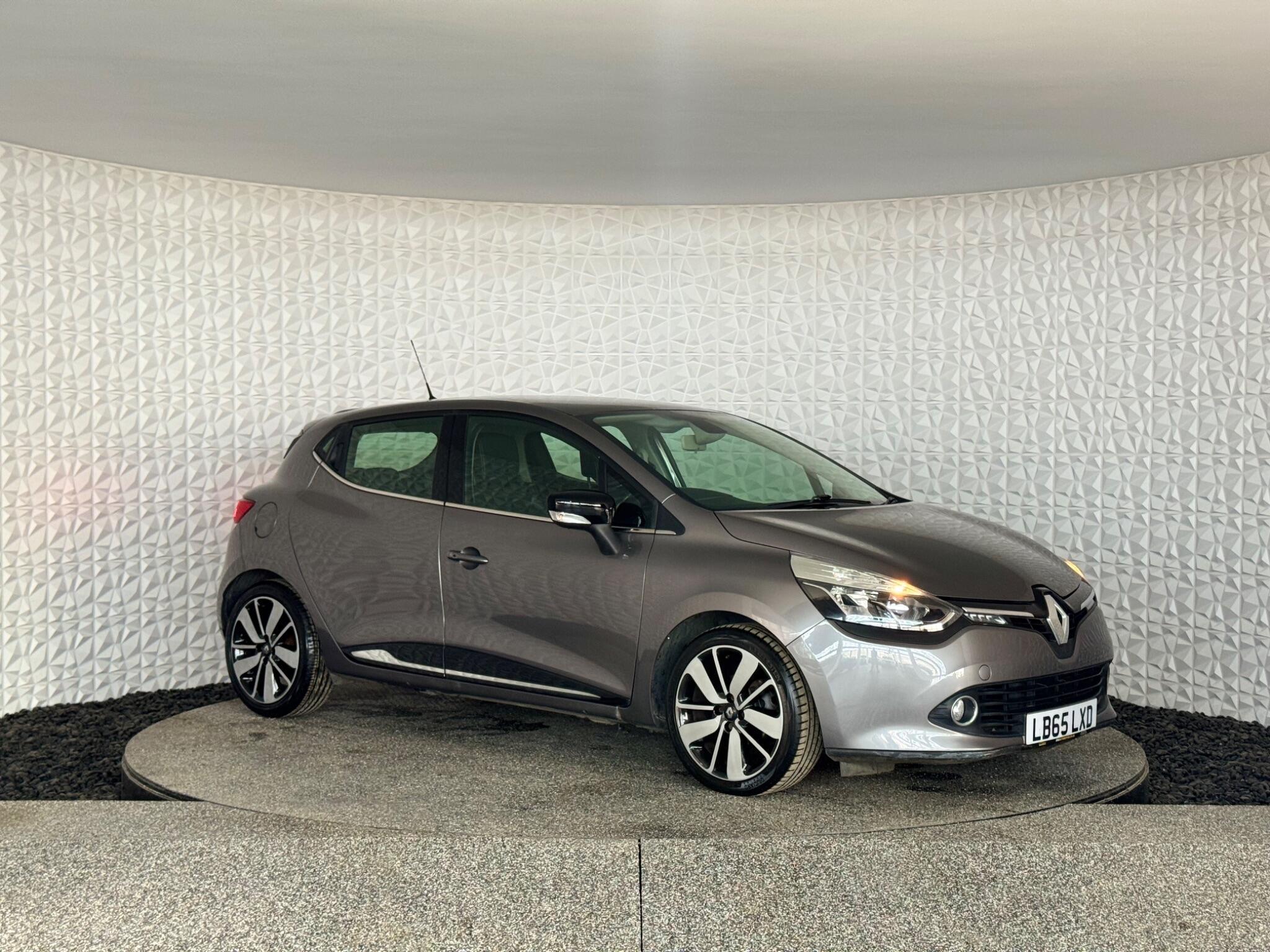 Renault Clio - Image 8