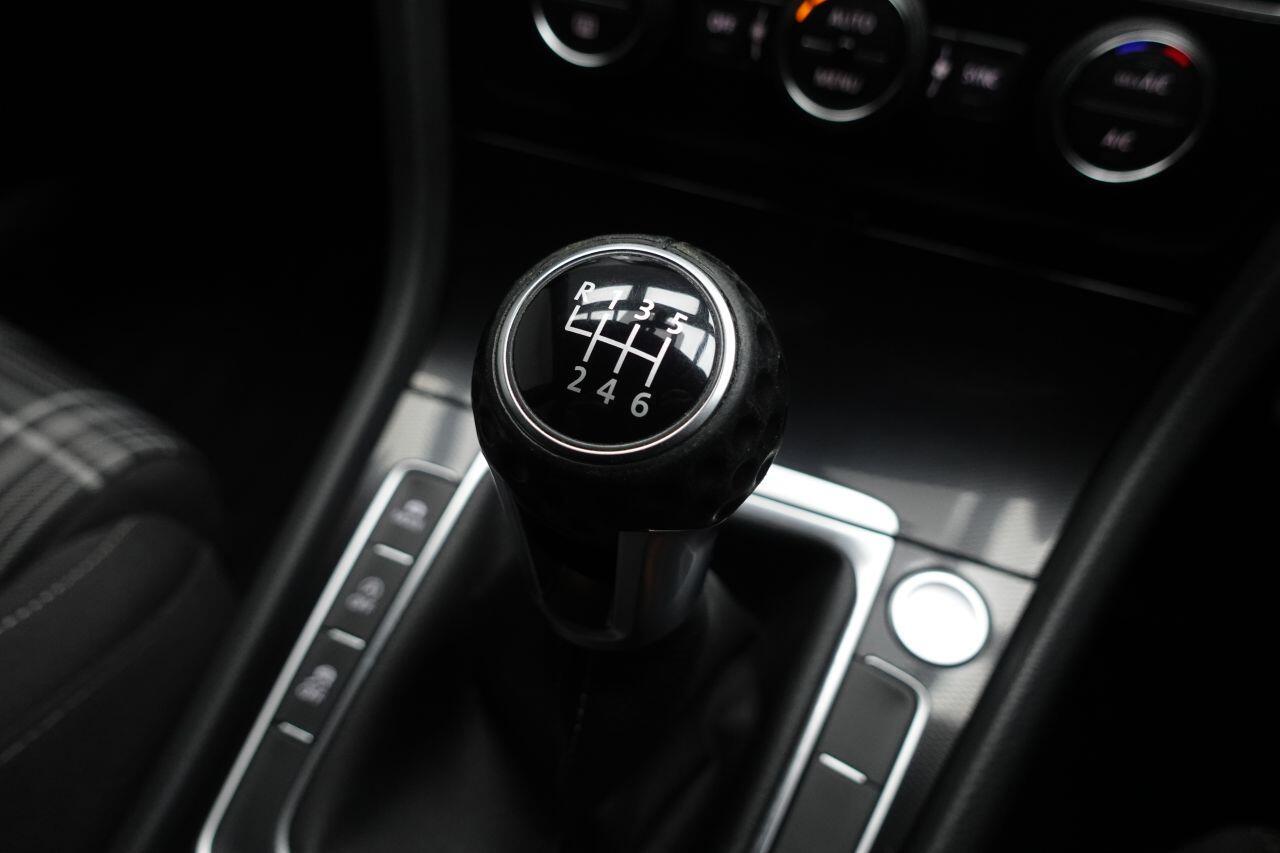 Volkswagen Golf - Image 50