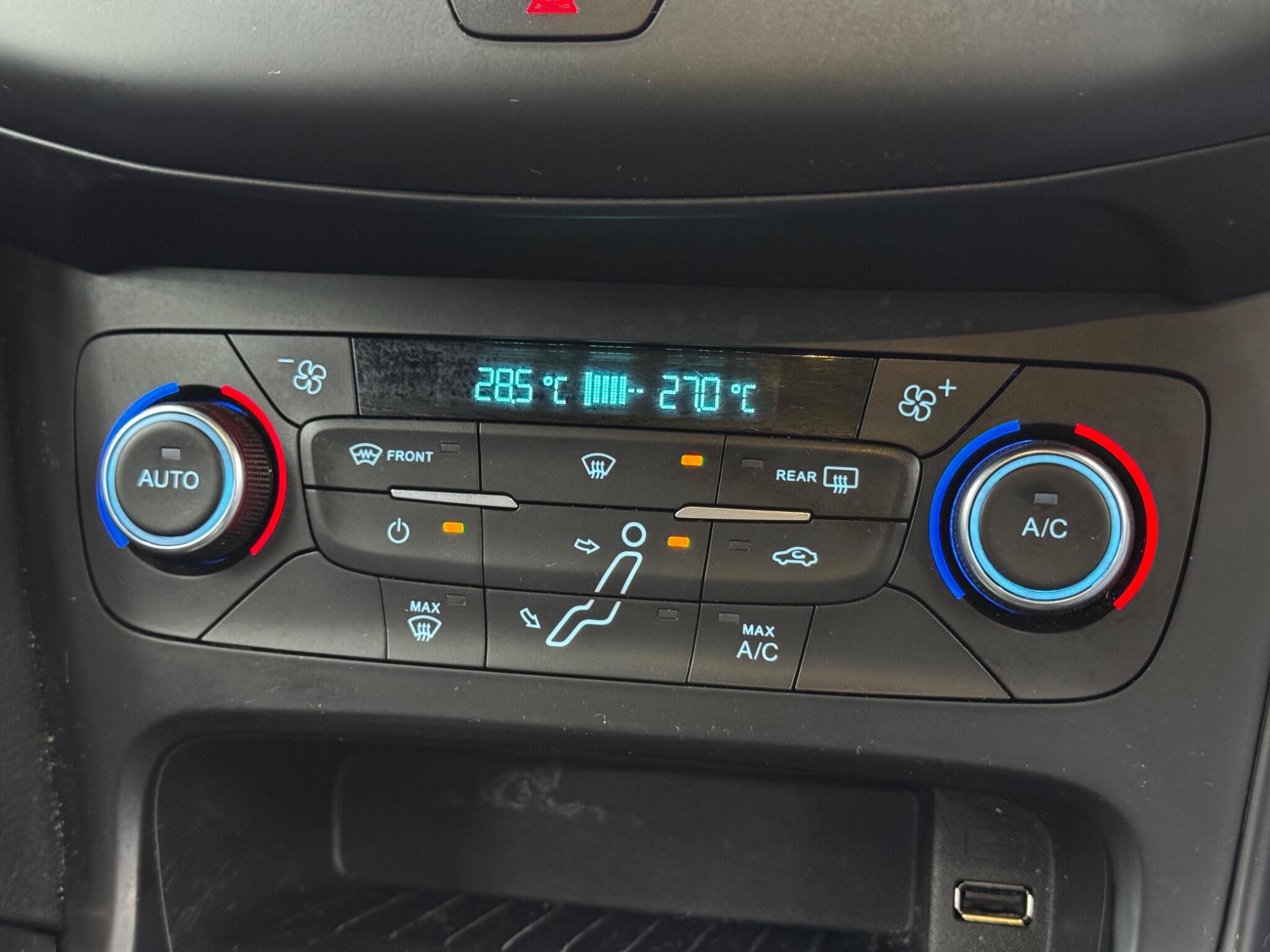 Ford Focus - Image 27