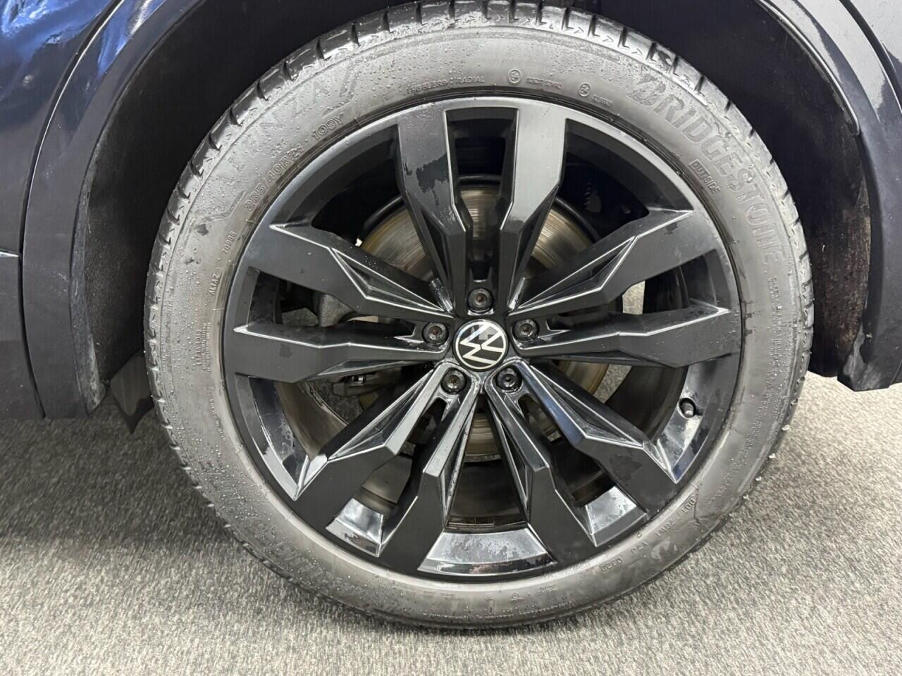 Volkswagen Touareg - Image 12