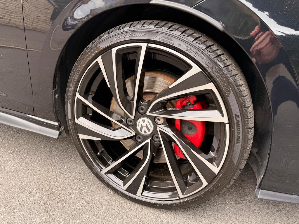 Volkswagen Golf - Image 17
