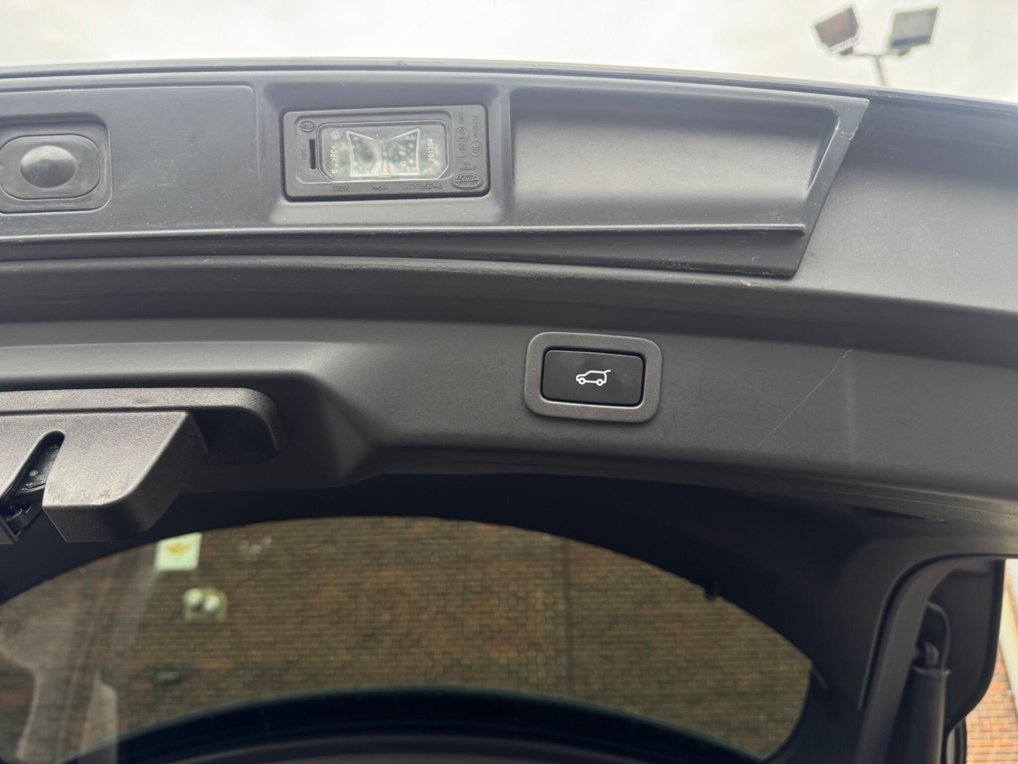 Jaguar I-Pace - Image 31