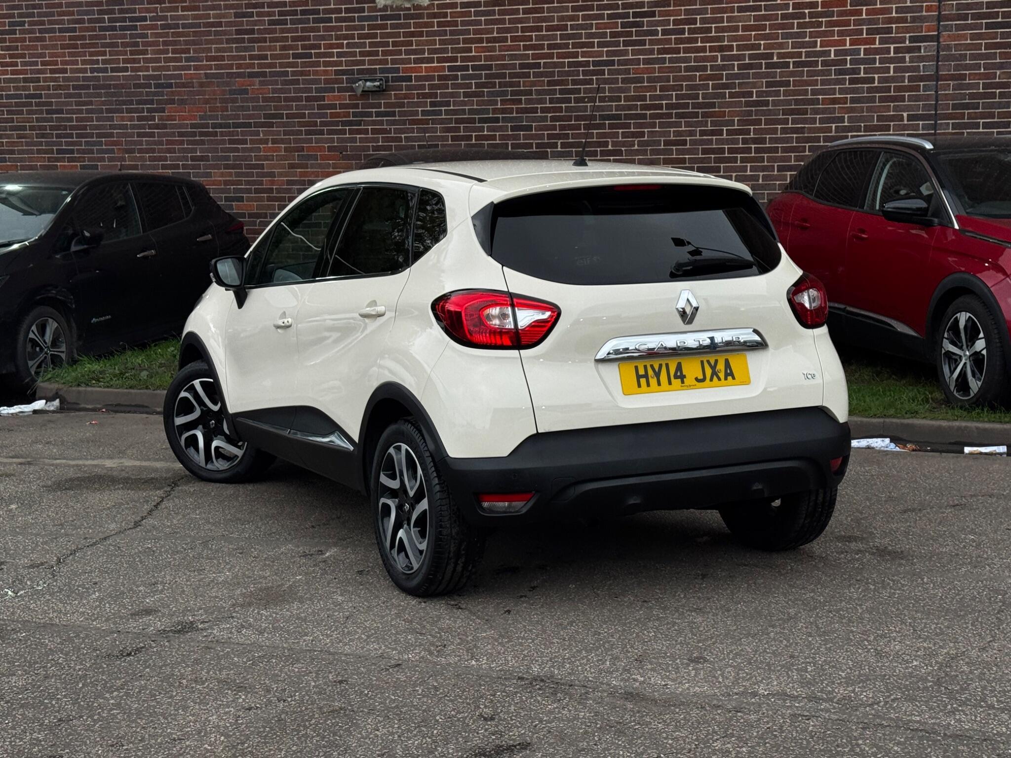 Renault Captur - Image 11
