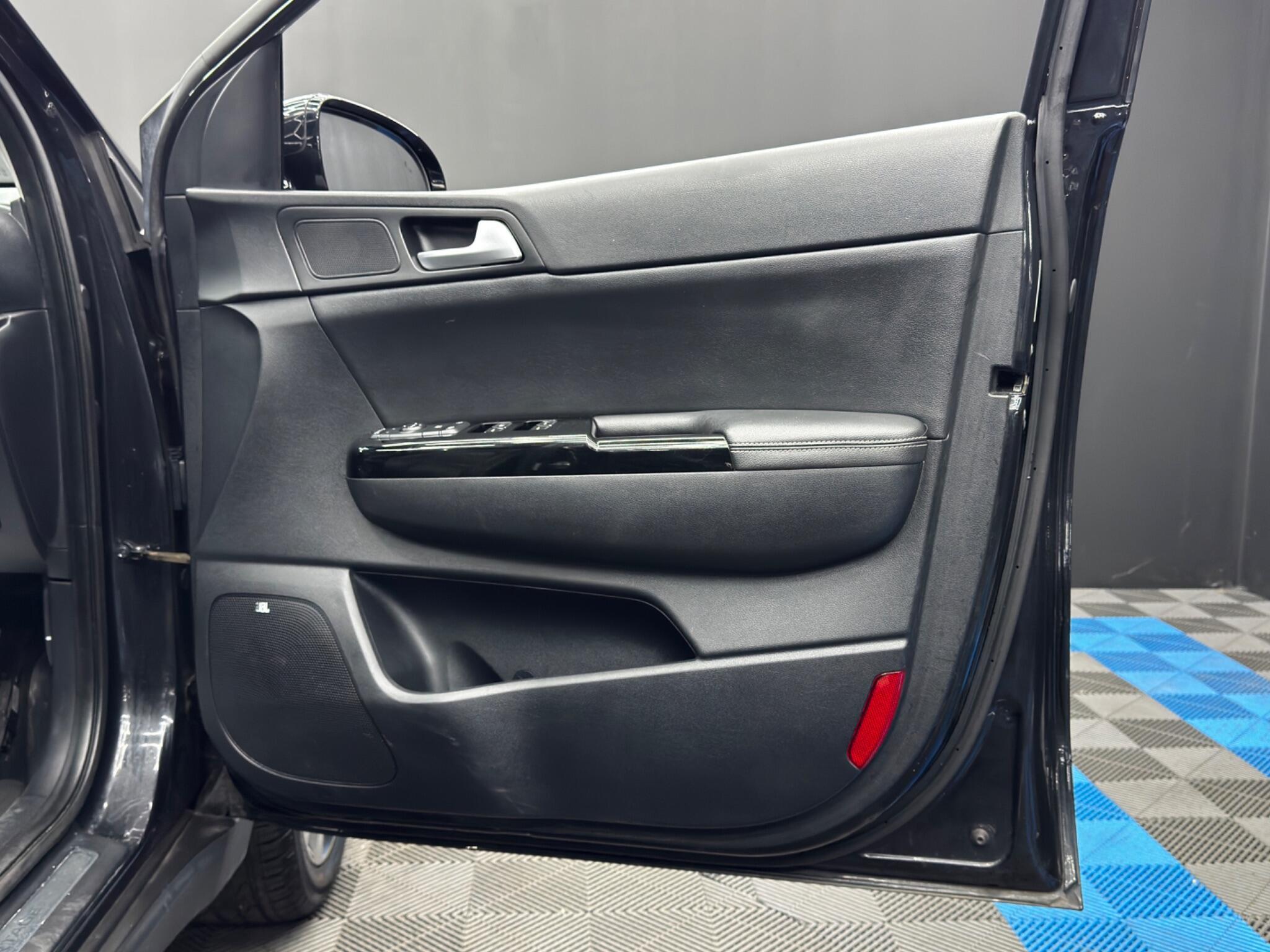 Kia Sportage - Image 39