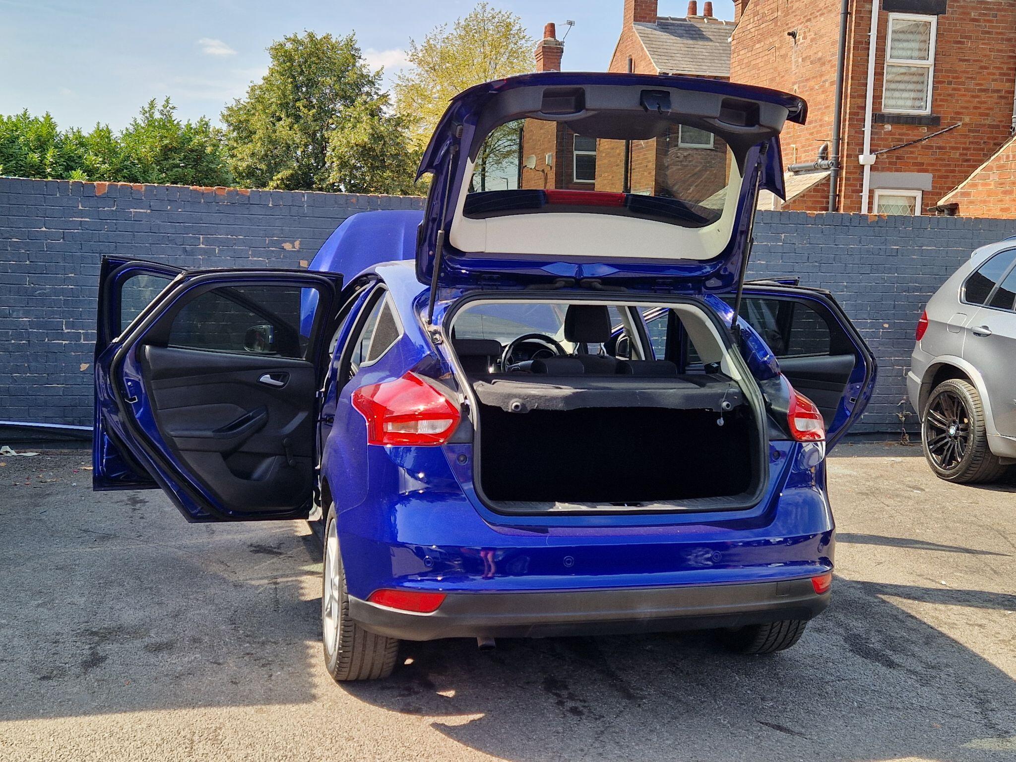 Ford Focus - Image 19