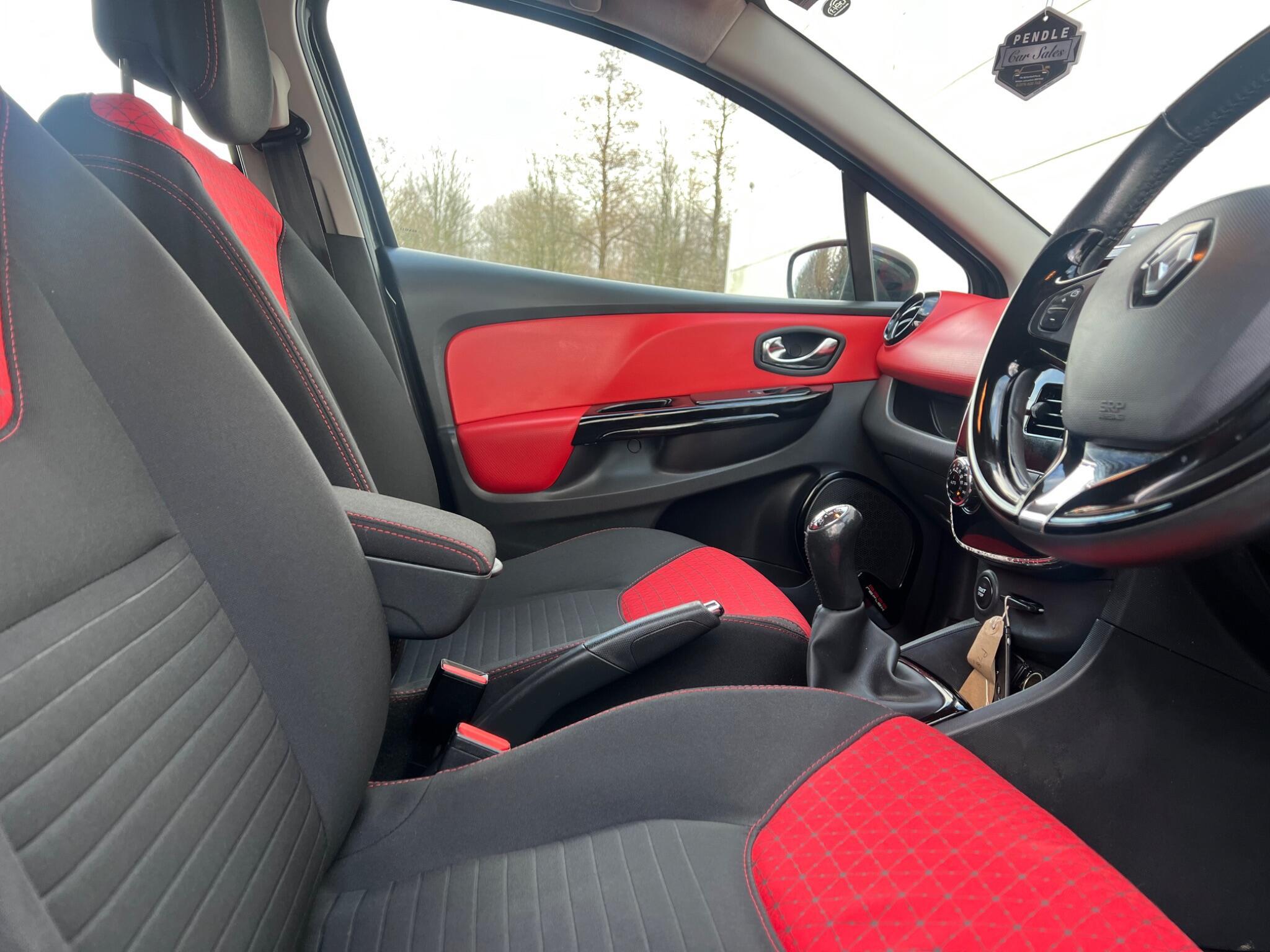 Renault Clio - Image 13