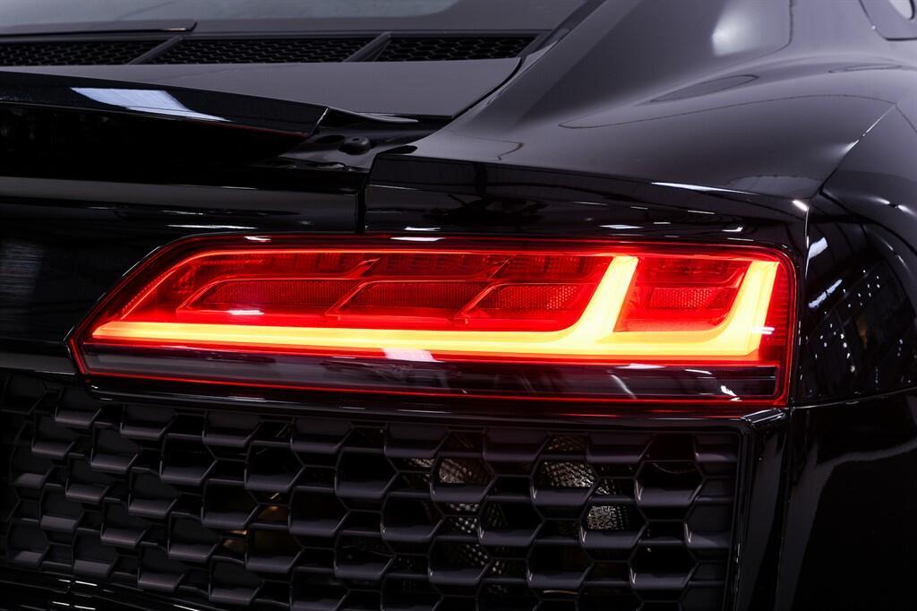 Audi R8 - Image 16