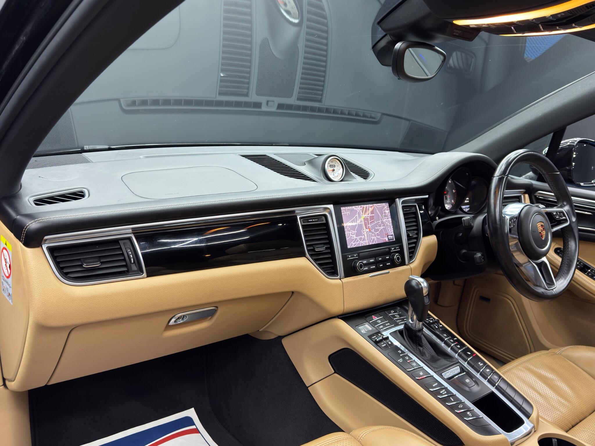 Porsche Macan - Image 13