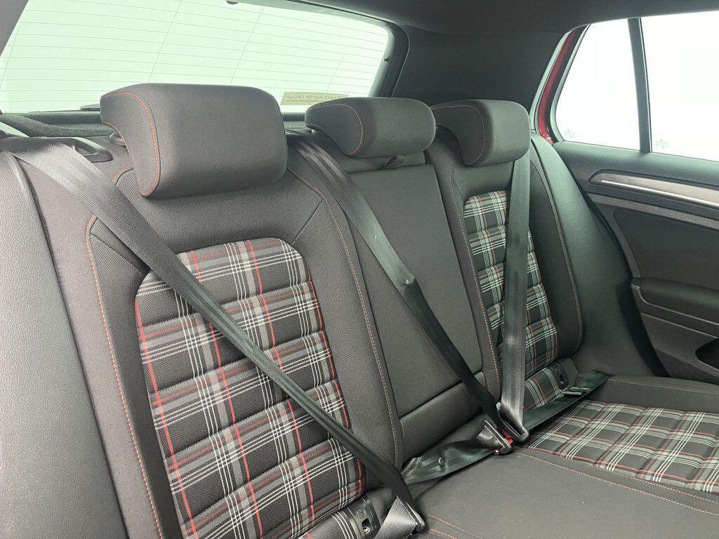 Volkswagen Golf - Image 17