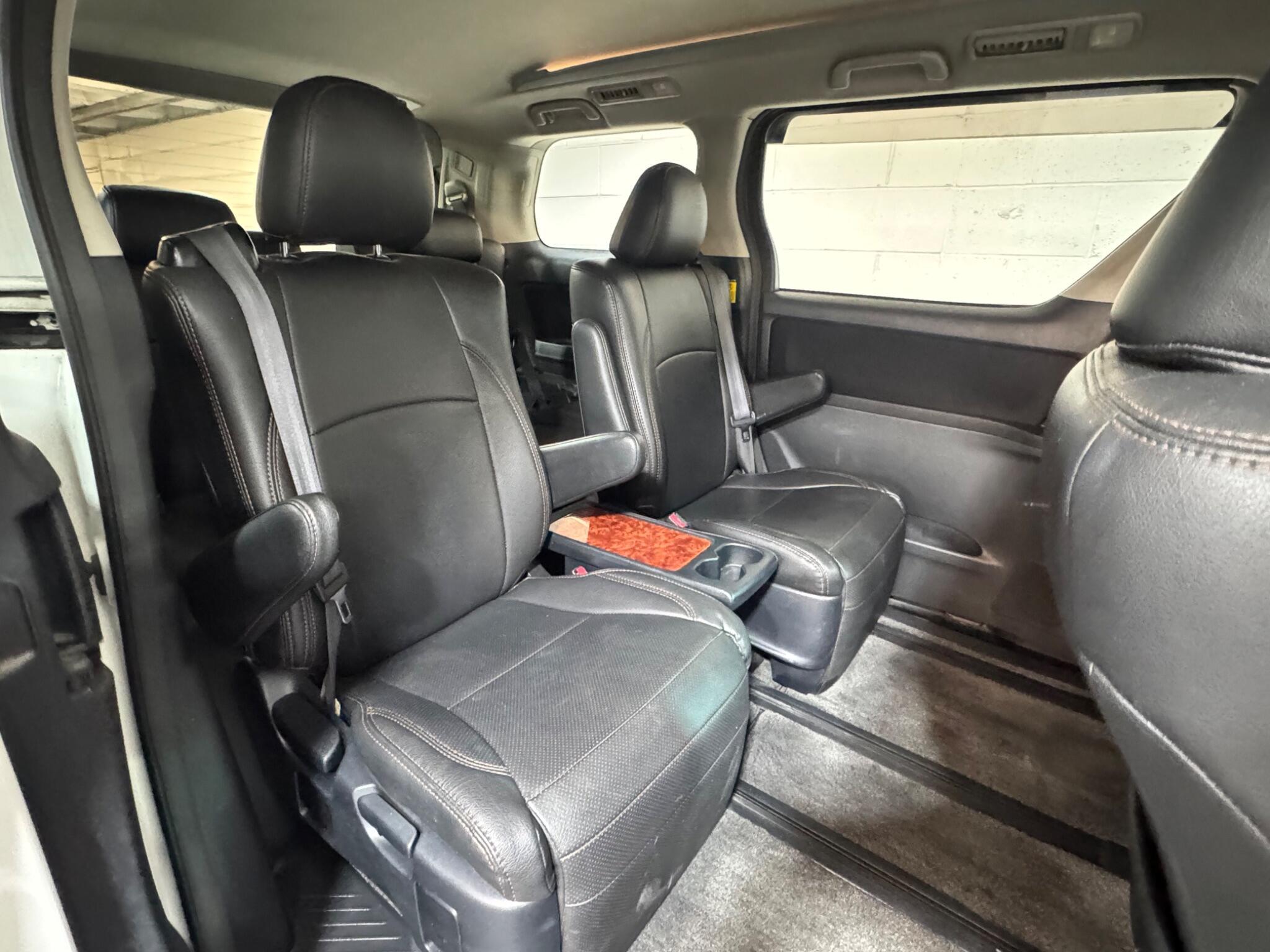 Toyota Alphard - Image 12