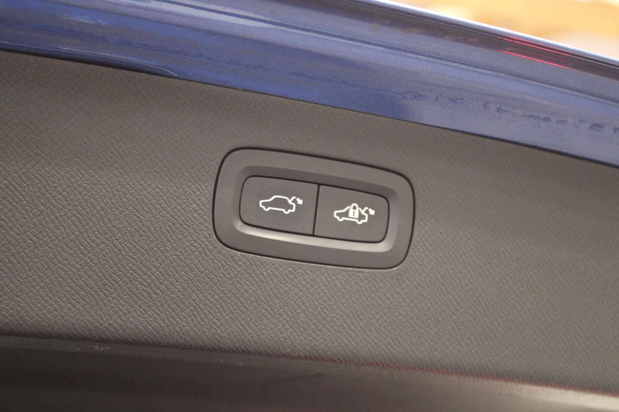 Volvo XC90 - Image 15