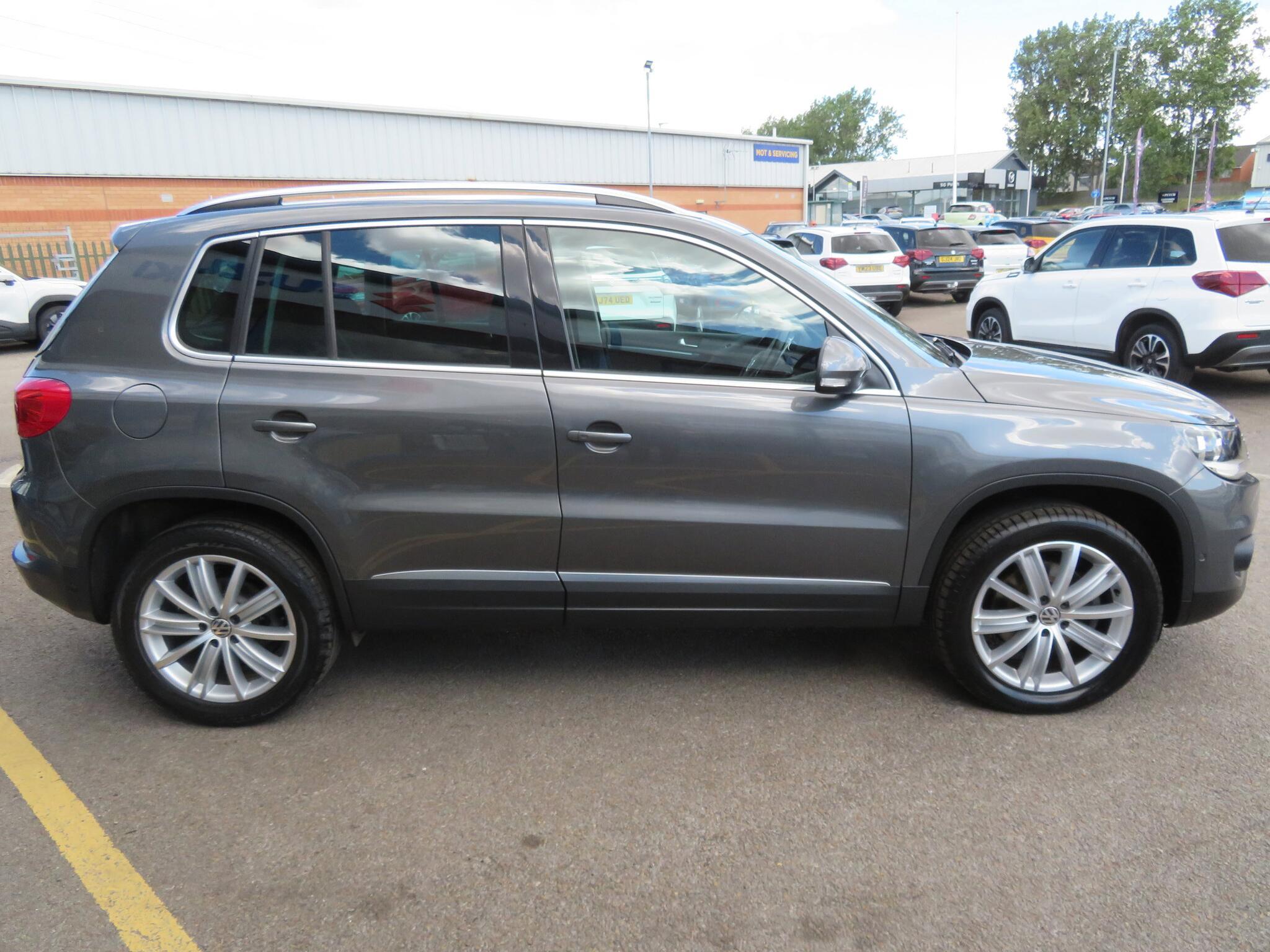 Volkswagen Tiguan - Image 12