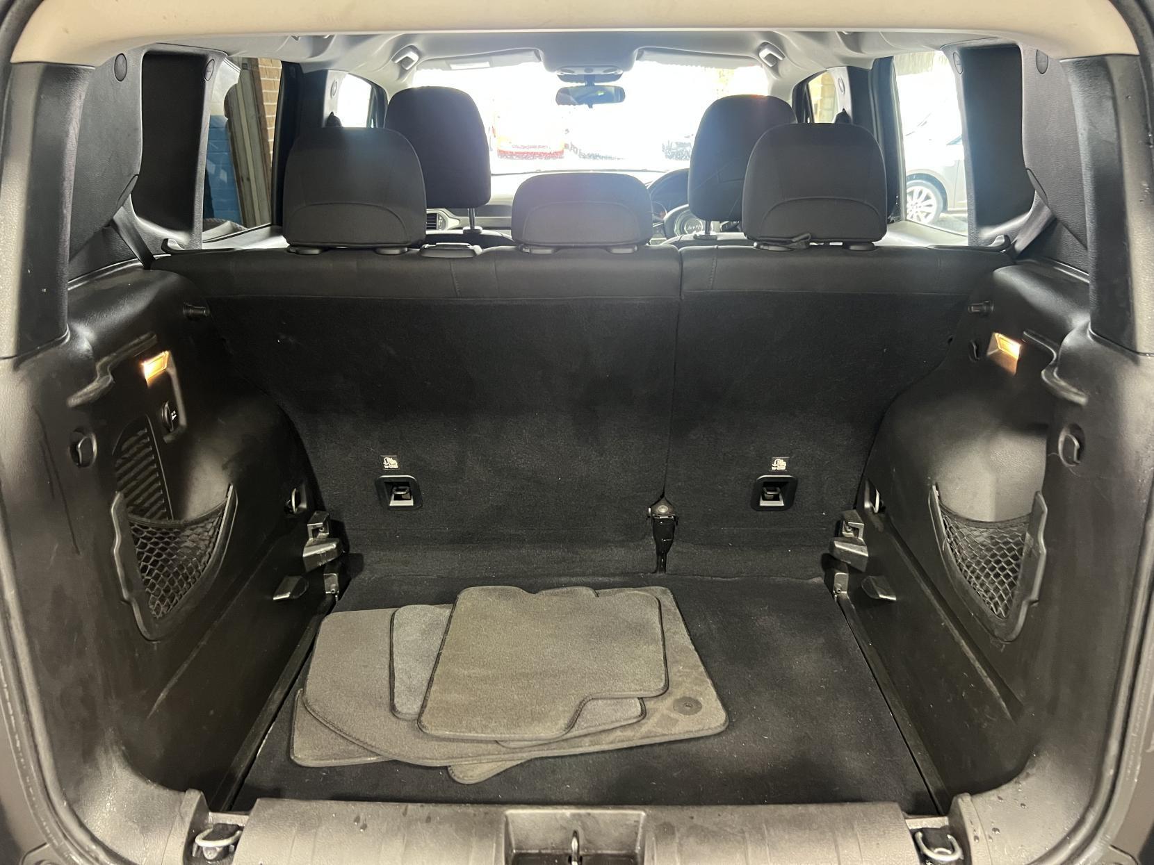 Jeep Renegade - Image 20