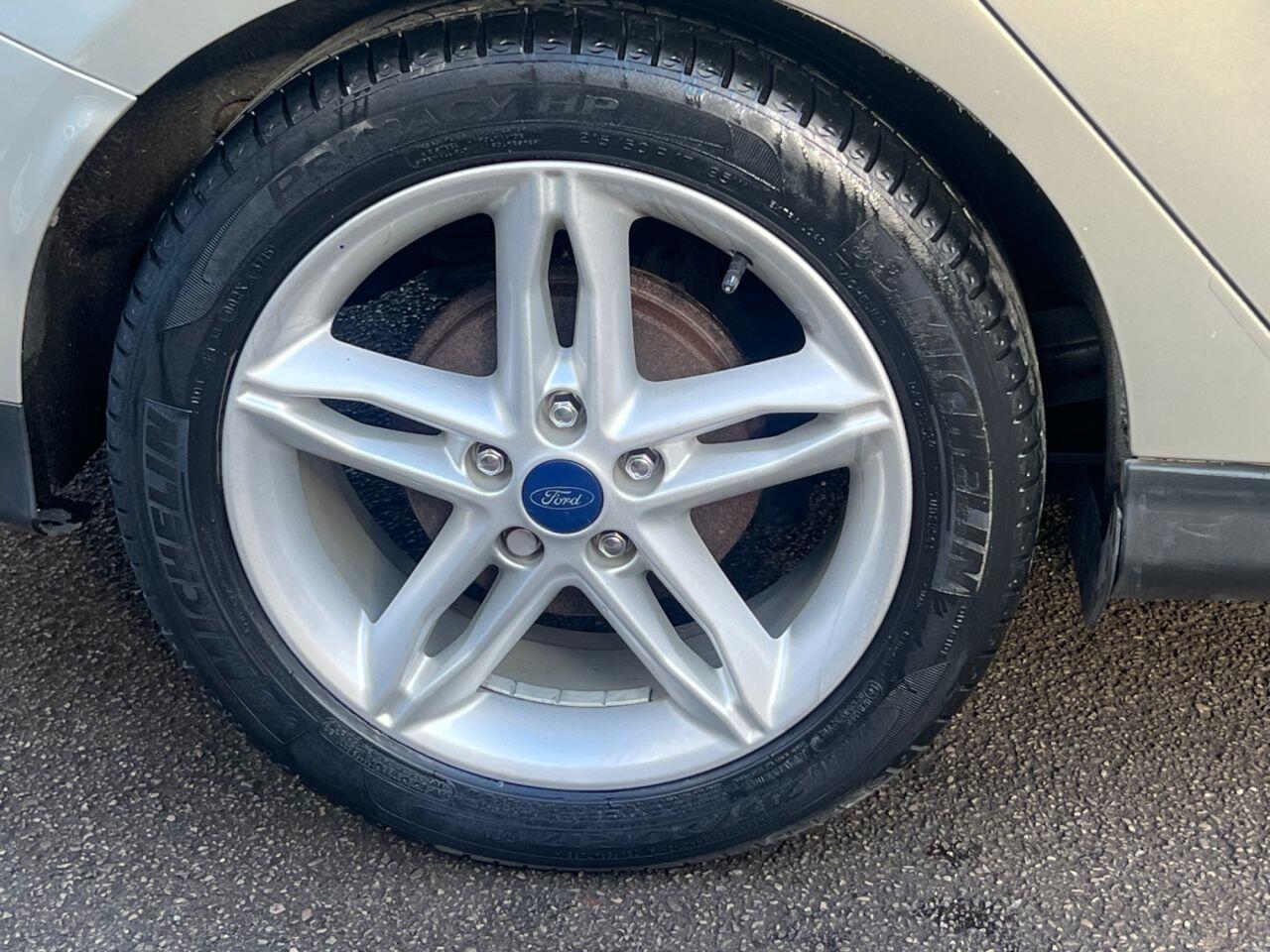 Ford Focus - Image 13