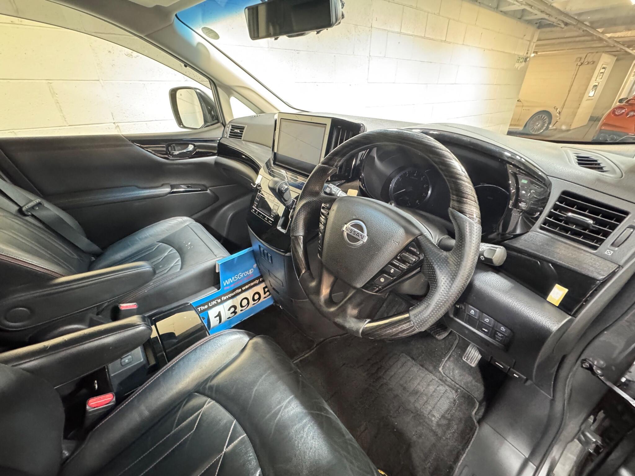 Nissan Elgrand - Image 9