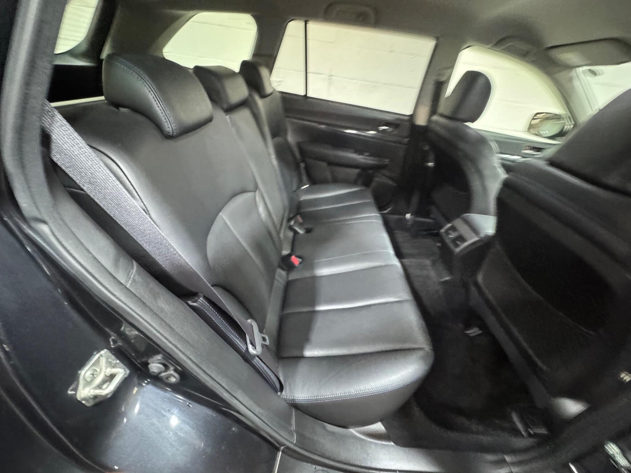 Subaru Legacy - Image 12