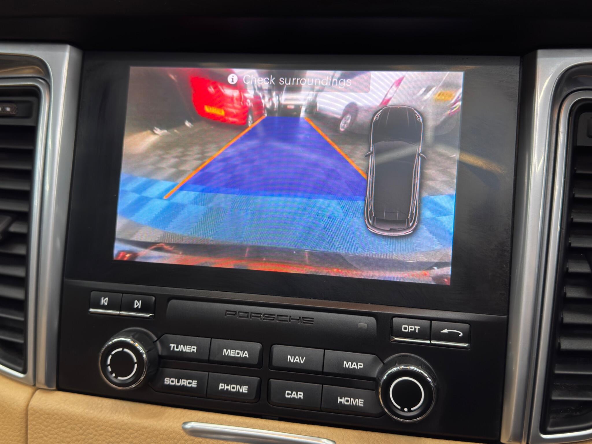 Porsche Macan - Image 35